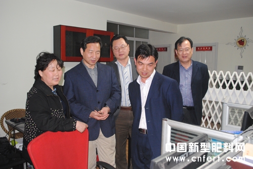 中科院沈阳生态研究所研究员石元亮、华南农业大学教授樊小林等人参观华文.JPG