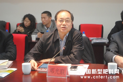 17、全国农技中心副主任邓光联表达了参观企业后的感受及针对企业诉求谈对下一步工作的思考.jpg