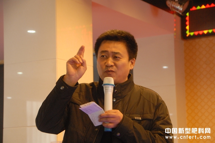 农学院在职教授、绿得利农化服务专家李东臣教授发表演讲.jpg