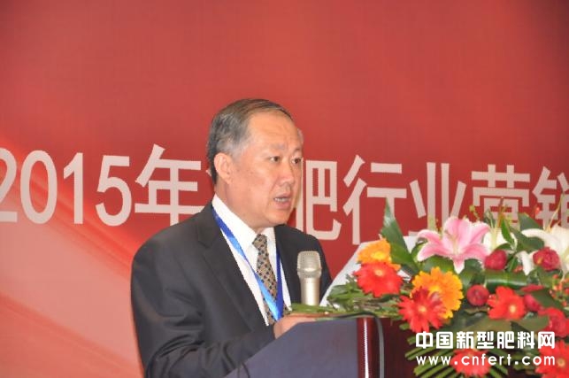 2、中国氮肥工业协会理事长顾宗勤做主旨报告.jpg