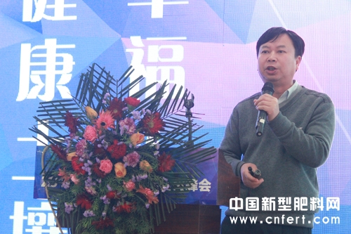 5华南农业大学教授张承林描绘液体肥发展宏图.JPG